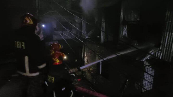 পানির-স্বল্পতায়-বেগ-পেতে-হচ্ছে-আগুন-নেভাতে-ফায়ারকর্মীদের